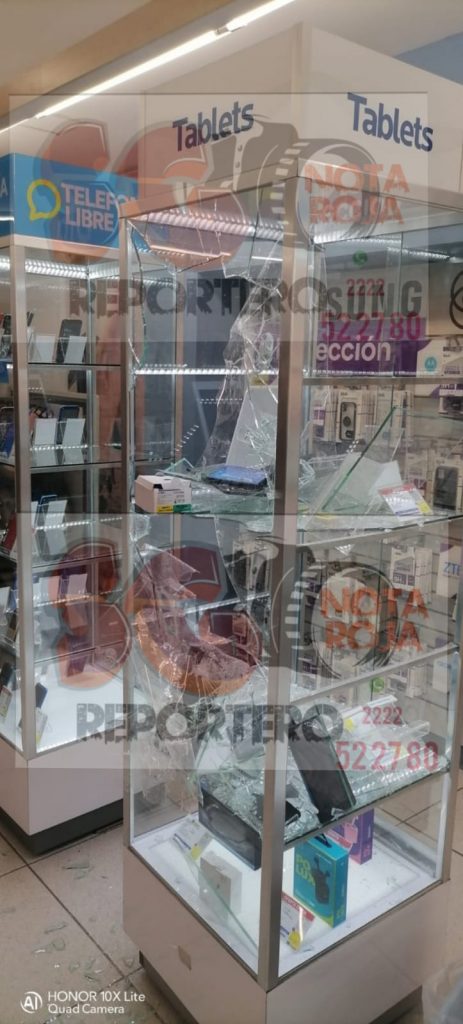 5 sujetos armados asaltaron Coppel de Amozoc ubicado a dos calle del centro