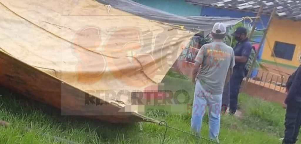 Joven suicida si se aventó del palo de voladores en Ayotoxco