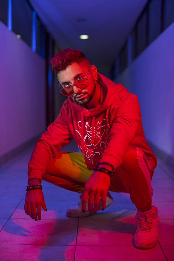 Oscar Mont nos incita a atrevernos a dar el paso que hace falta, con su sencillo “Me arrepiento”