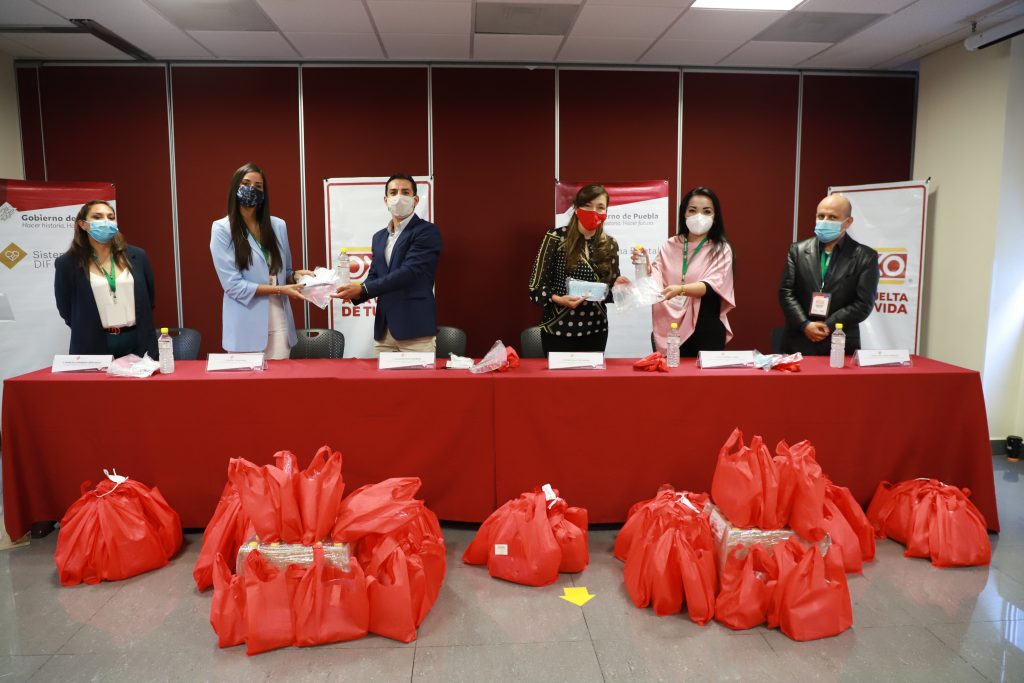 Dona cadena OXXO “Kits Anticovid” para “Casa del Abue” y albergue “Vida Digna”