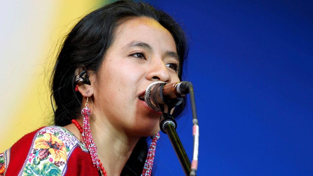 Las injusticias que viven los pueblos indígenas se relacionan con una herencia colonial: el racismo