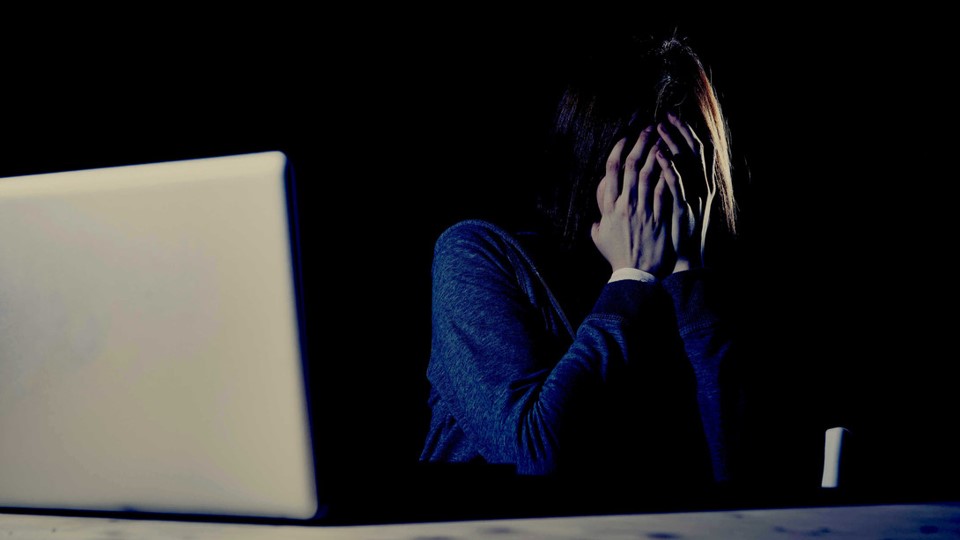 5 consejos para acompañar a las jóvenes que sufren violencia digital