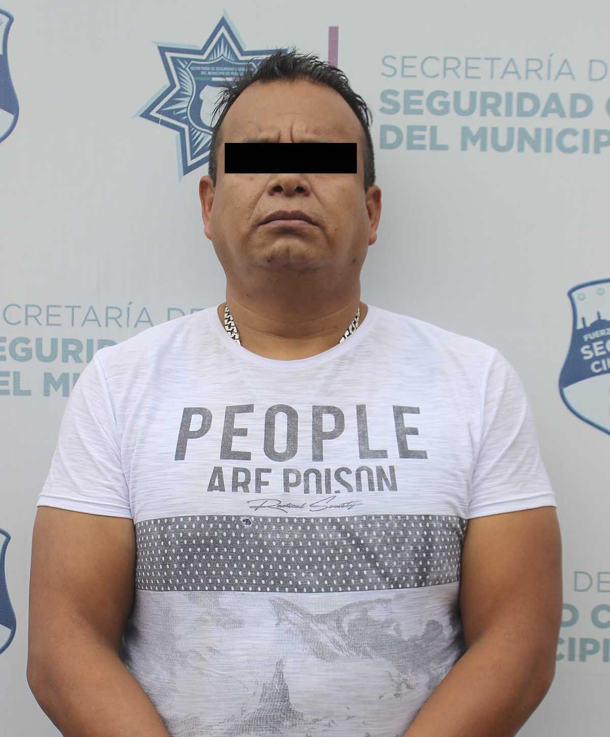 Detuvo Policía Municipal de Puebla a hombre por robo a interior de vehículo