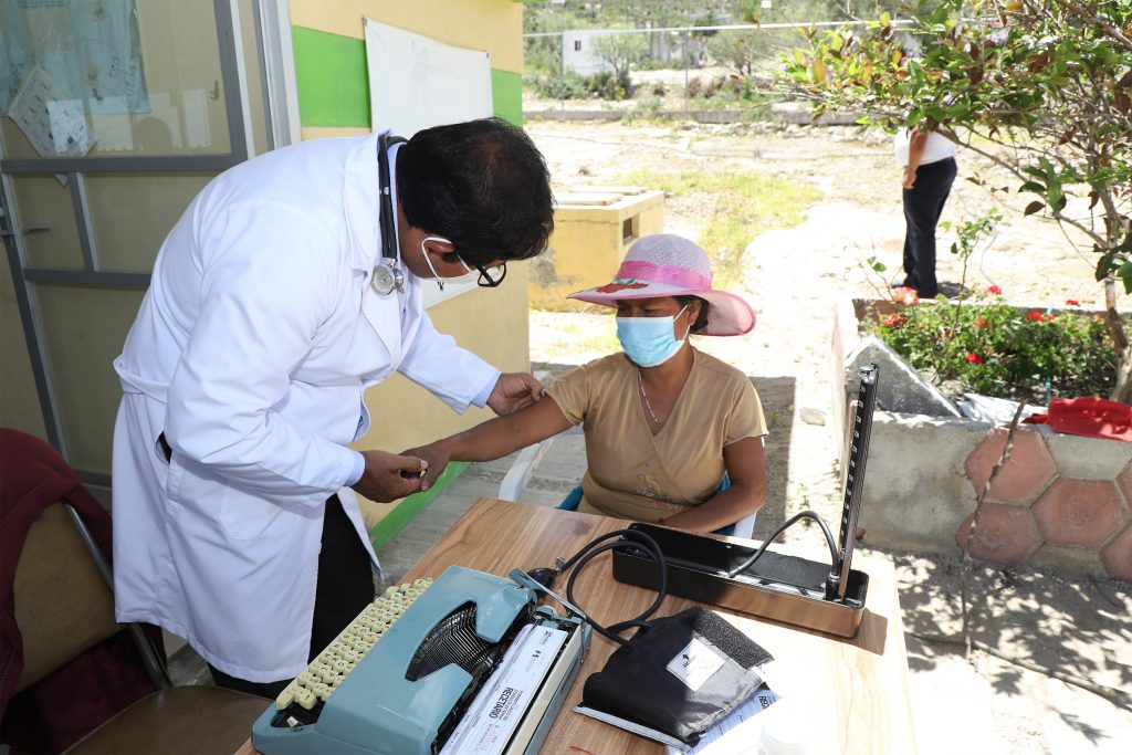 Con suma de esfuerzos, SEDIF beneficia a pobladores de Tlacotepec de Benito Juárez