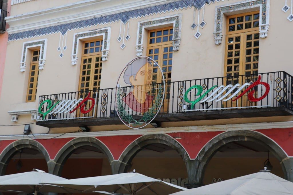 Ayuntamiento de Puebla instalará 1,700 adornos luminosos con motivos del mes patrio