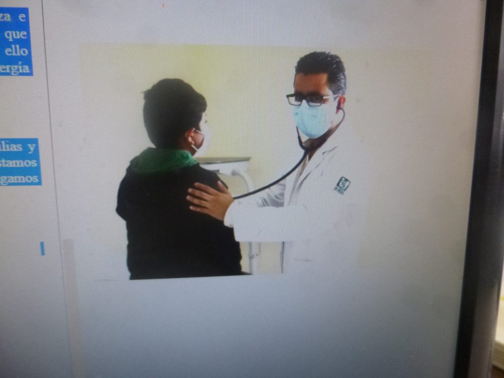 La gente teme admitir que se siente mal porque no quiere ser internada, admitió médico del IMSS