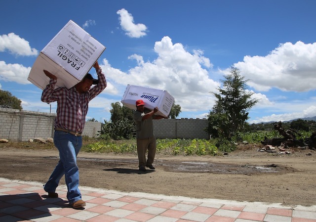 Entrega Bienestar 200 calentadores solares  en Tlachichuca
