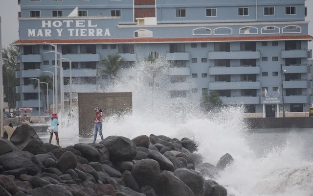 Grace golpeó a Veracruz como huracán categoría 3; se degrada a tormenta tropical y se adentra al centro de México