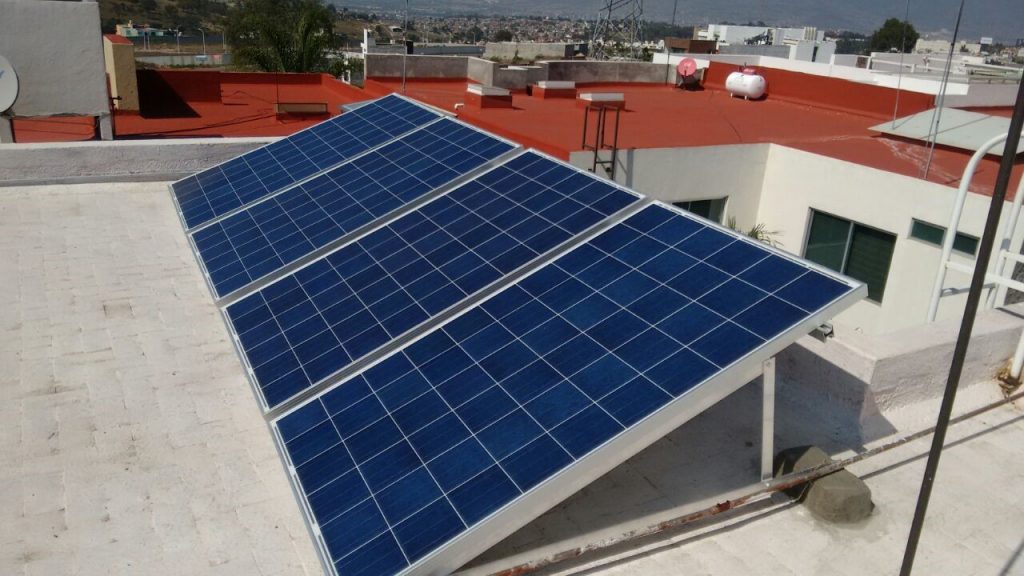 Diseñan un sistema fotovoltaico  doméstico para abastecer de energía a los datos en la nube