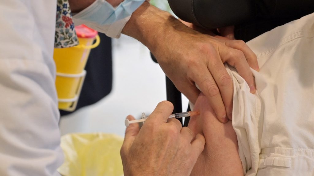 Cofepris autoriza uso de emergencia de vacuna Sinopharm contra COVID-19