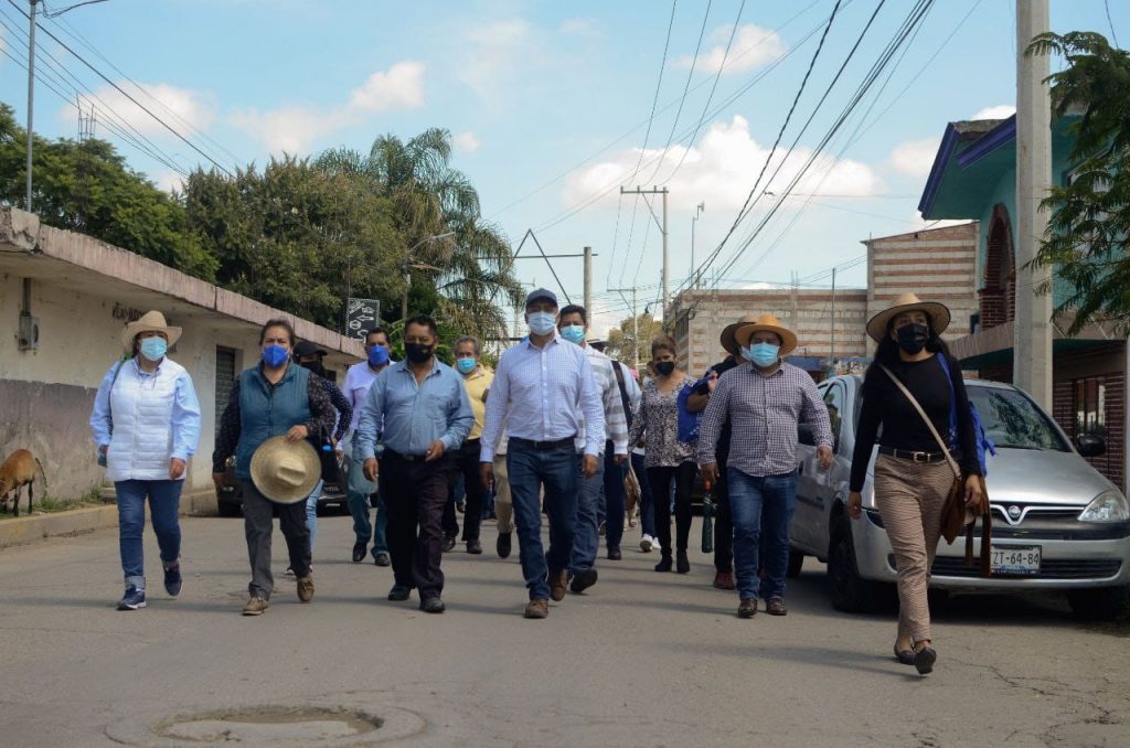 Camina Mundo Tlatehui por calles de San Francisco Acatepec