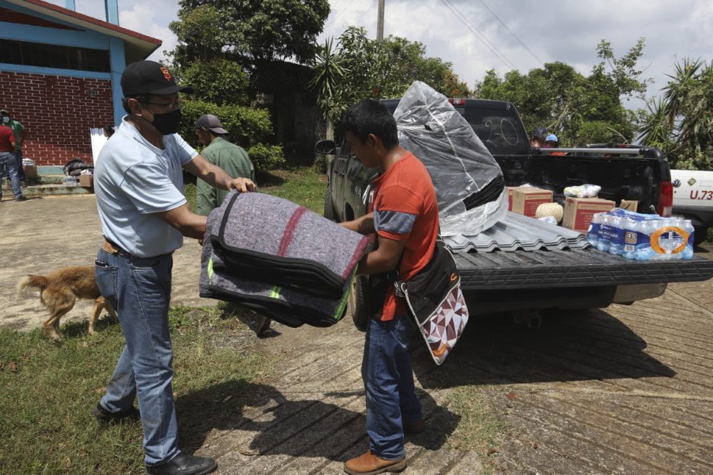 Concluye SEDIF primera semana de entrega de apoyos a damnificados por huracán “Grace”