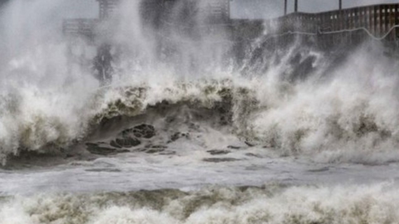 Cambio climático agrava fuerza de los huracanes: experto