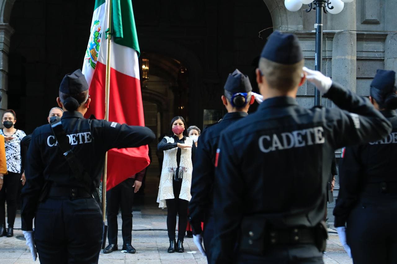 Con acto cívico y desfile, celebra Ayuntamiento de Puebla el 211 Aniversario del Inicio de la Independencia