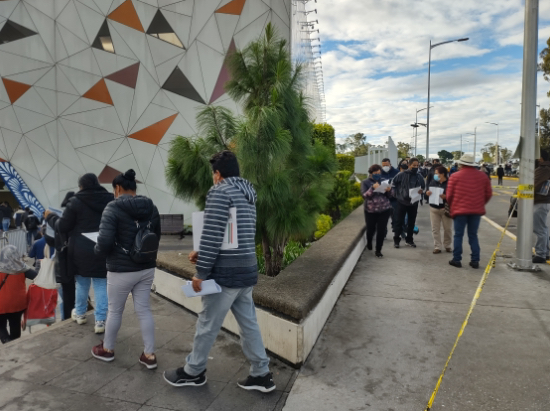 Video desde Puebla: Con orden y sin largas filas segundo día de vacunación contra el covid-19 en el Centro Expositor