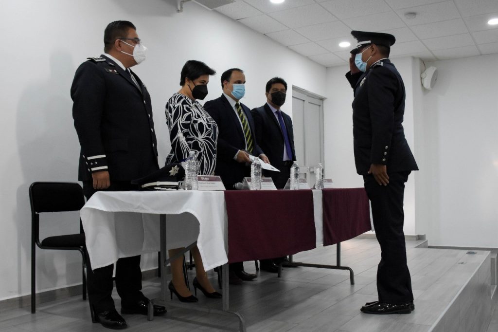 Policías municipales obtienen certificación sobre el uso del taser