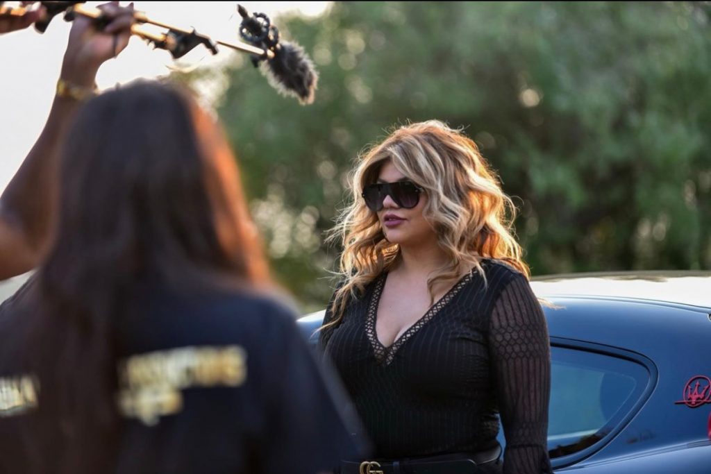 La cantante y actriz mexicana Christi Lux protagoniza la teleserie “Vid Chronicle”