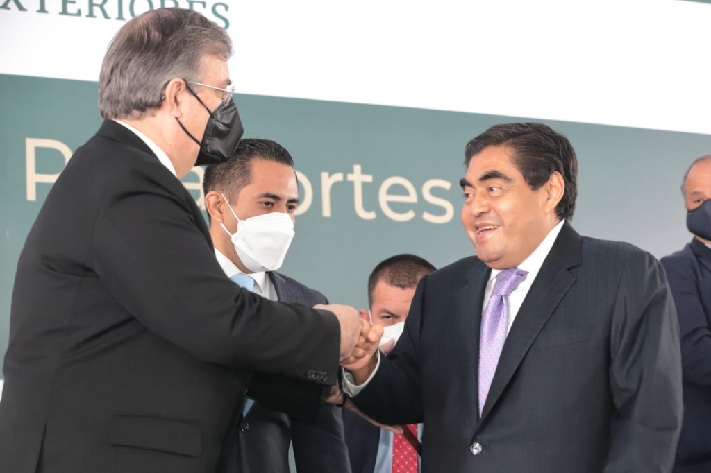 Con AMLO, la política exterior mexicana tiene un sello distinto, aseveró Miguel Barbosa