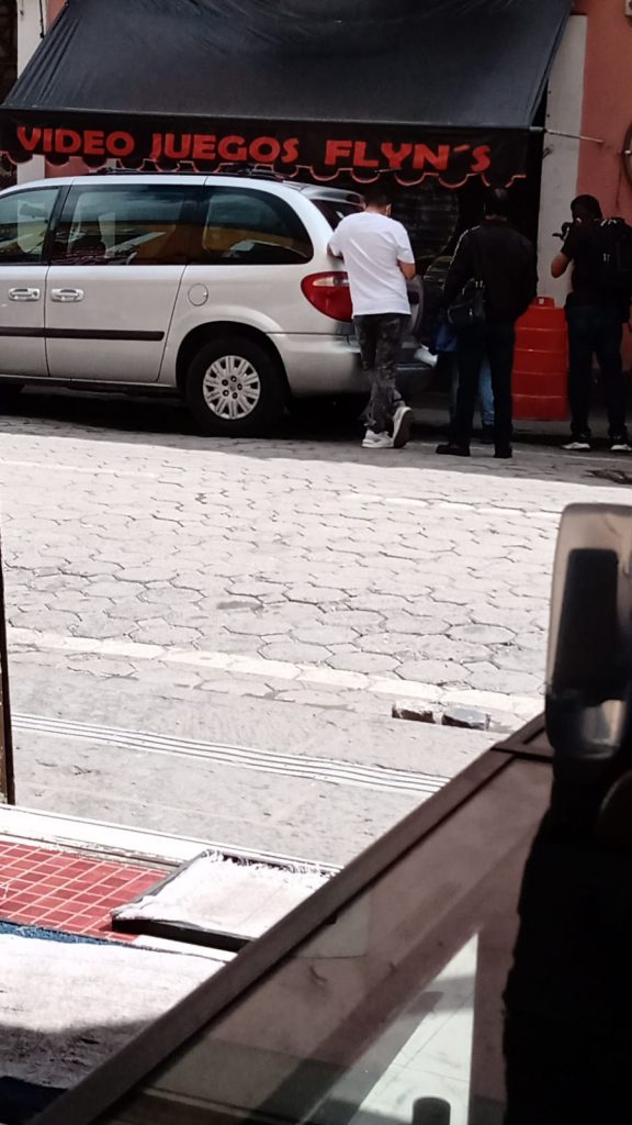 Muere joven cuando jugaba maquinitas en pleno centro histórico de Puebla