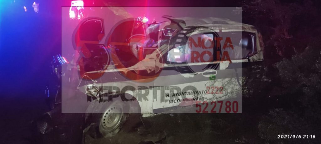 Vuelca patrulla de Nicolás Bravo; los policías iban borrachos