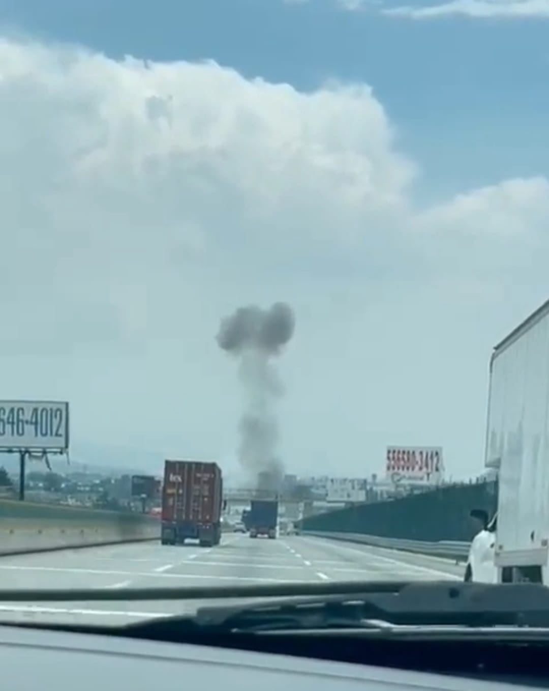 Video desde Puebla: Dos muertos y 7 lesionados deja tráiler sin frenos en caseta de San Marcos, autopista México Puebla