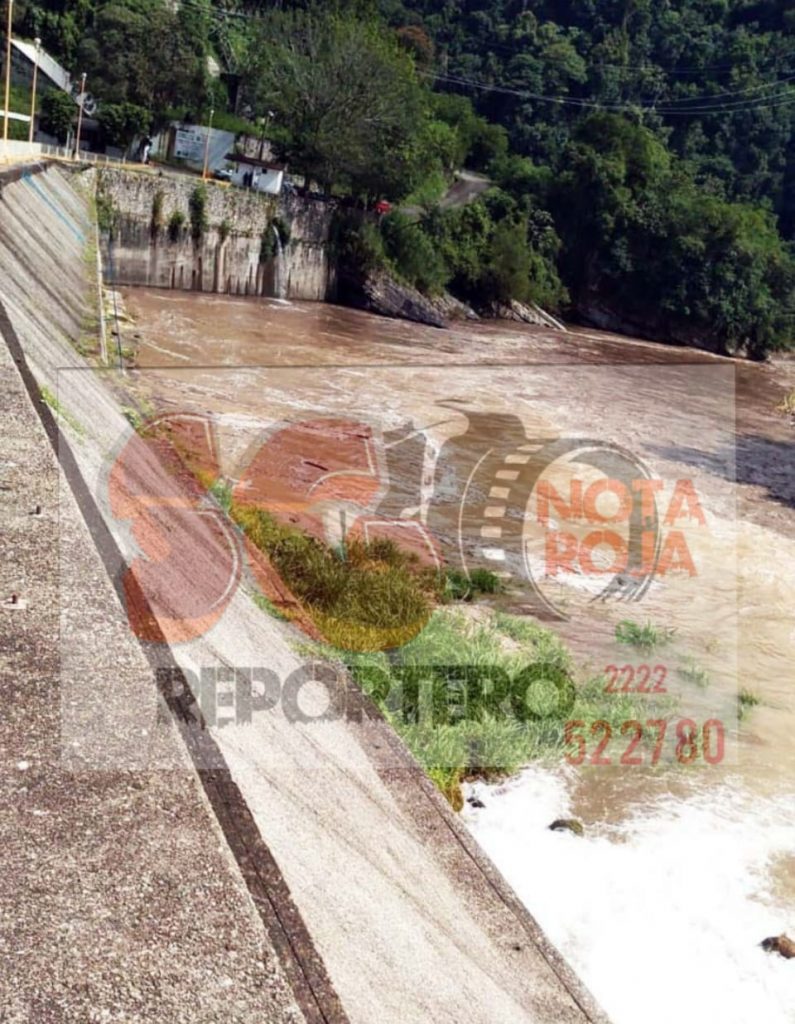 Localizan segundo cuerpo de trabajador que cayó a una barranca en Tlatlauquitepec