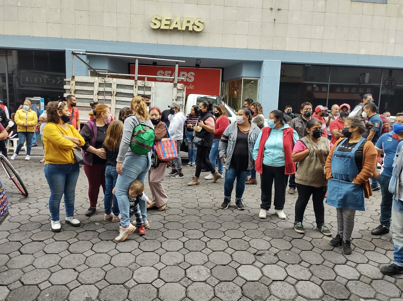 Video desde Puebla: Ambulantes exigen al ayuntamiento espacios para fiestas patrias