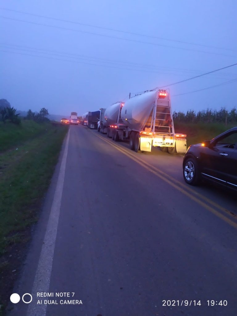 Más de 10 horas cerrada la carretera Ahuazotepec-Zacatlán en protesta por la liberación de supuesto violador