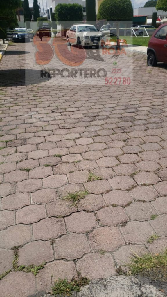 Hombre de la tercera edad se quita la vida dentro de su carro en Puebla