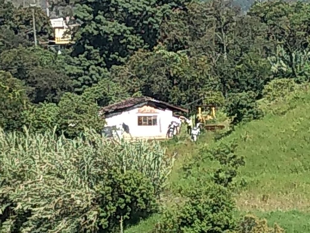 Elementos del gobierno estatal y la Guardia Nacional buscan fosas con cuerpos o personas desaparecidas en Huauchinango