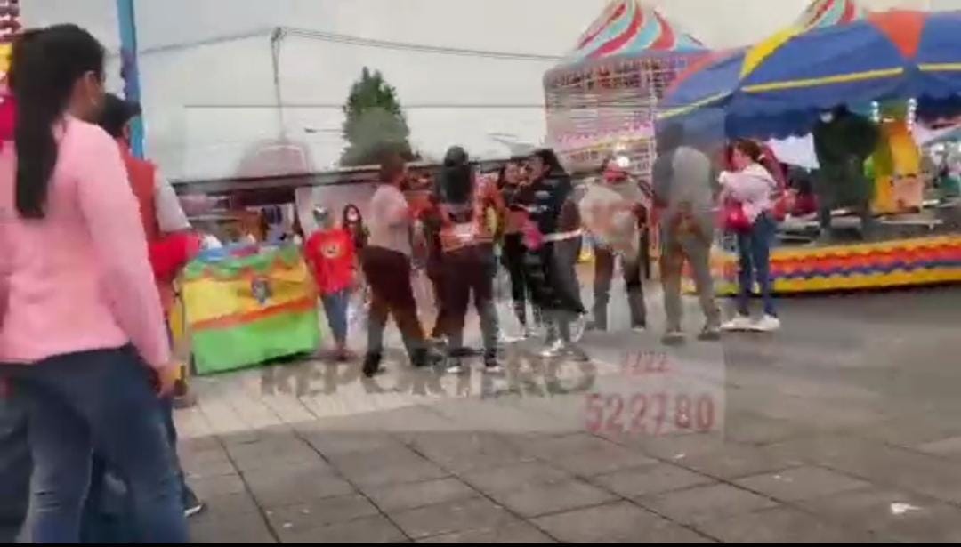 Vídeo desde Puebla: Ayuntamiento de San Pedro Cholula no solamente permite ferias…sino hasta broncas entre los asistentes