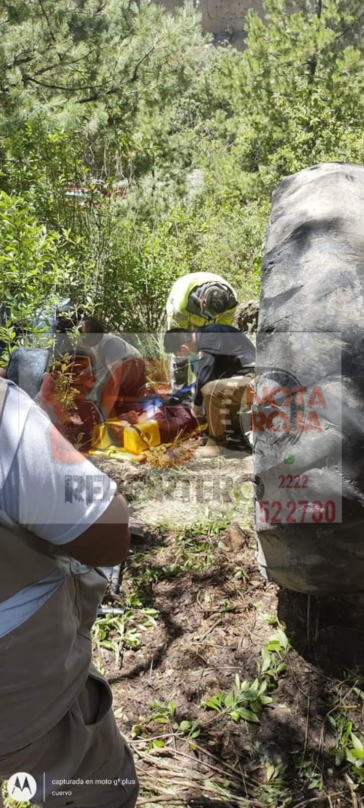 Vuelca tractor y deja menores lesionados en Acajete