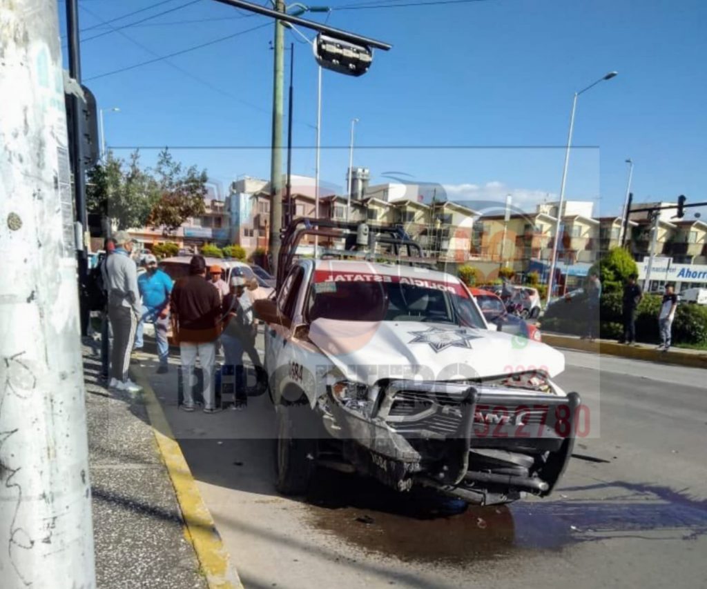 Choca patrulla estatal contra camioneta particular en la China Poblana; 3 lesionados