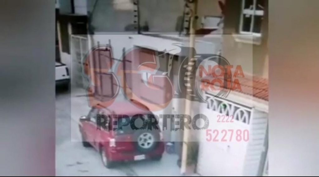 Video desde Puebla: Una camioneta dañada y mujer con crisis nerviosa, saldo del atentado con paquete bomba