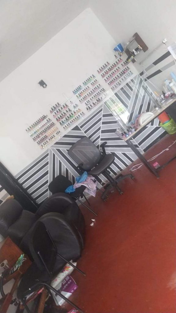 Desde Huauchinango: Saquean estética en la colonia El Potro