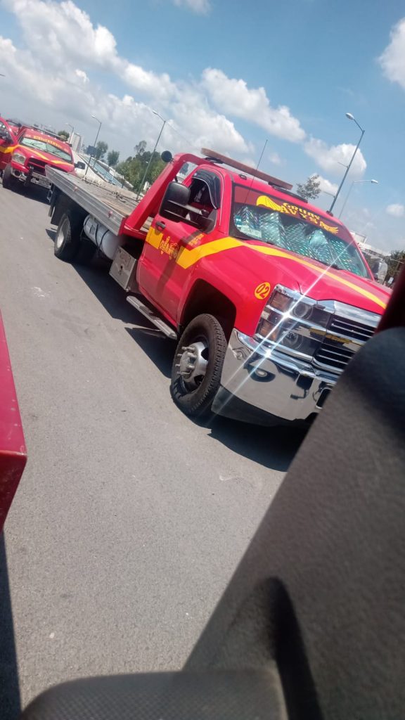 Grúas de Antorcha Campesina protestan contra Seguridad Pública