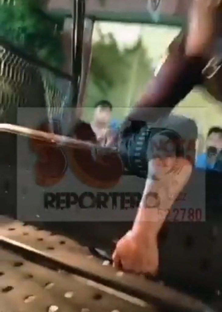 Video desde Puebla: Detienen y golpean a presunto ladrón en Izúcar