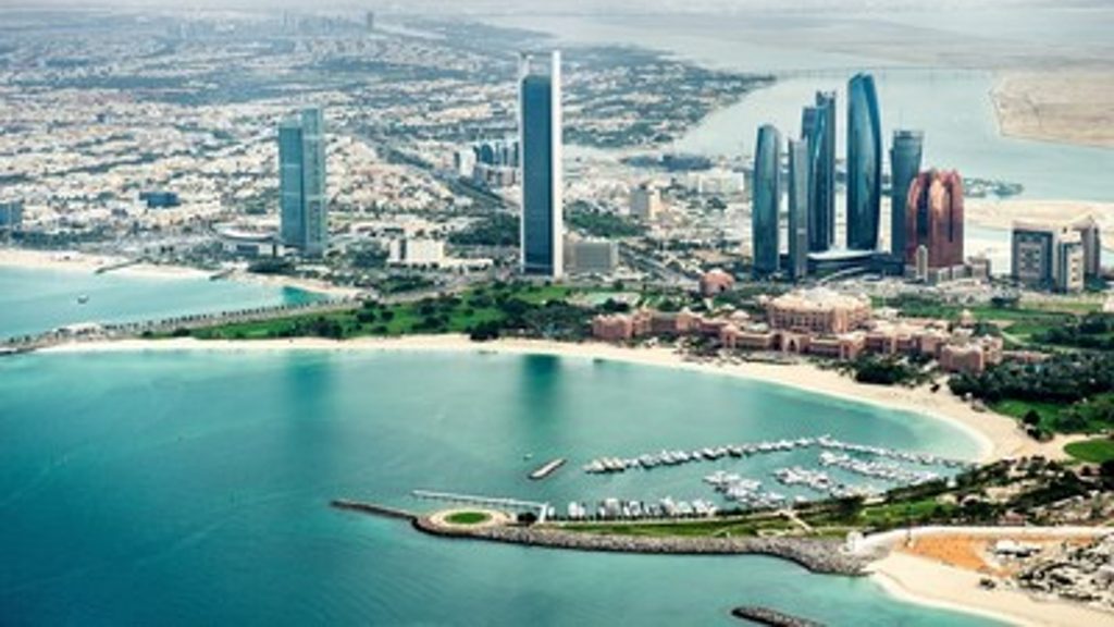 Abu Dhabi da la bienvenida a todos los viajeros vacunados de todo el mundo: Se levantan la cuarentena