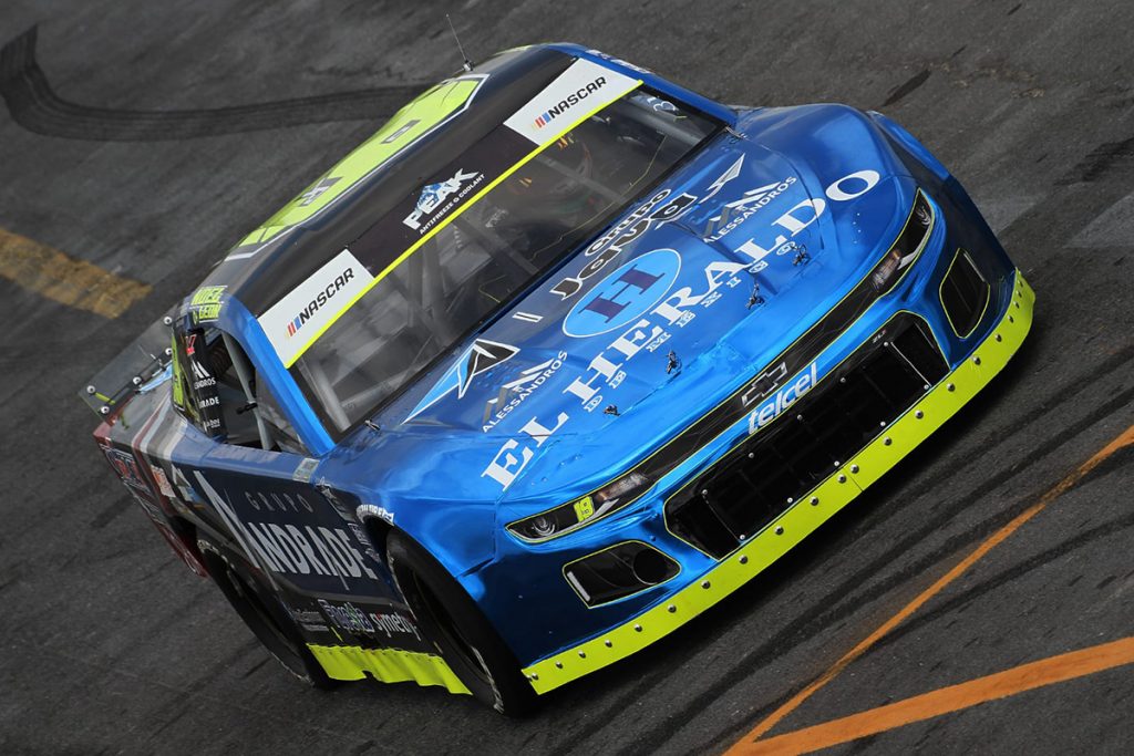 Domina Noel León la NASCAR Challenge en su casa y con su gente