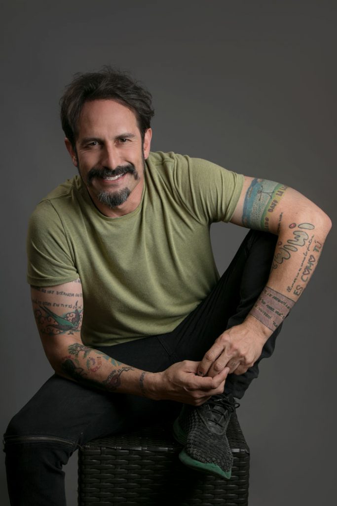 Pablo Valentín platica de la obra “Dos parejas disparejas”