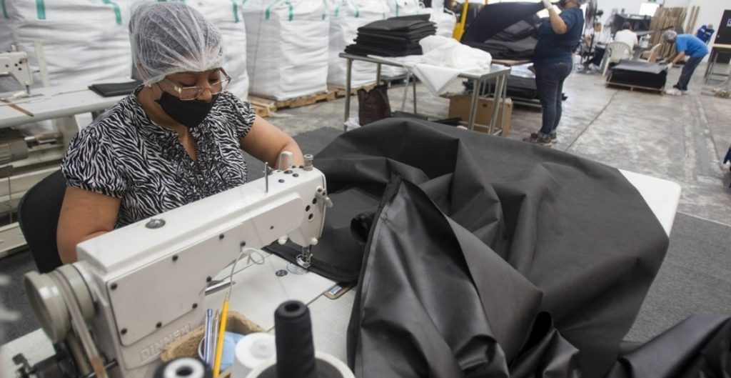 Las horas trabajadas aumentaron 0.6% y las remuneraciones medias reales pagadas, mostraron un alza de 0.3%