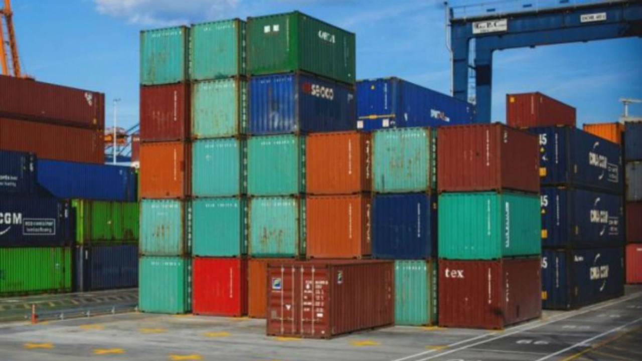 La información oportuna de comercio exterior de noviembre de 2021 indica un déficit comercial de 112 millones de dólares