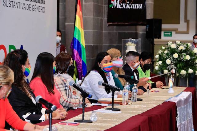 Ayuntamiento de Puebla realiza boda colectiva incluyente