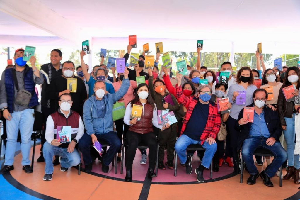 Arranca en municipio de Puebla la distribución de libros de la colección 21 para 21 de FCE