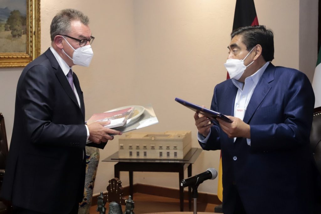 Puebla, estado seguro para los inversionistas: Miguel Barbosa Huerta