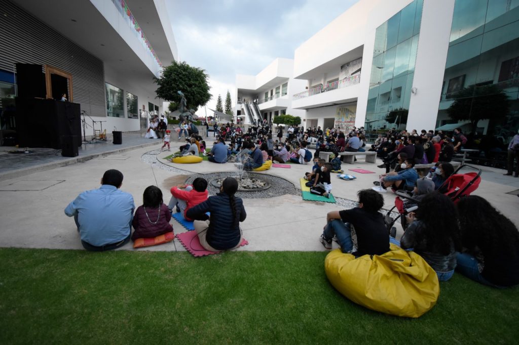 Gran éxito del Festival del Día de Muertos en el CCU BUAP con exposiciones y presentaciones artísticas