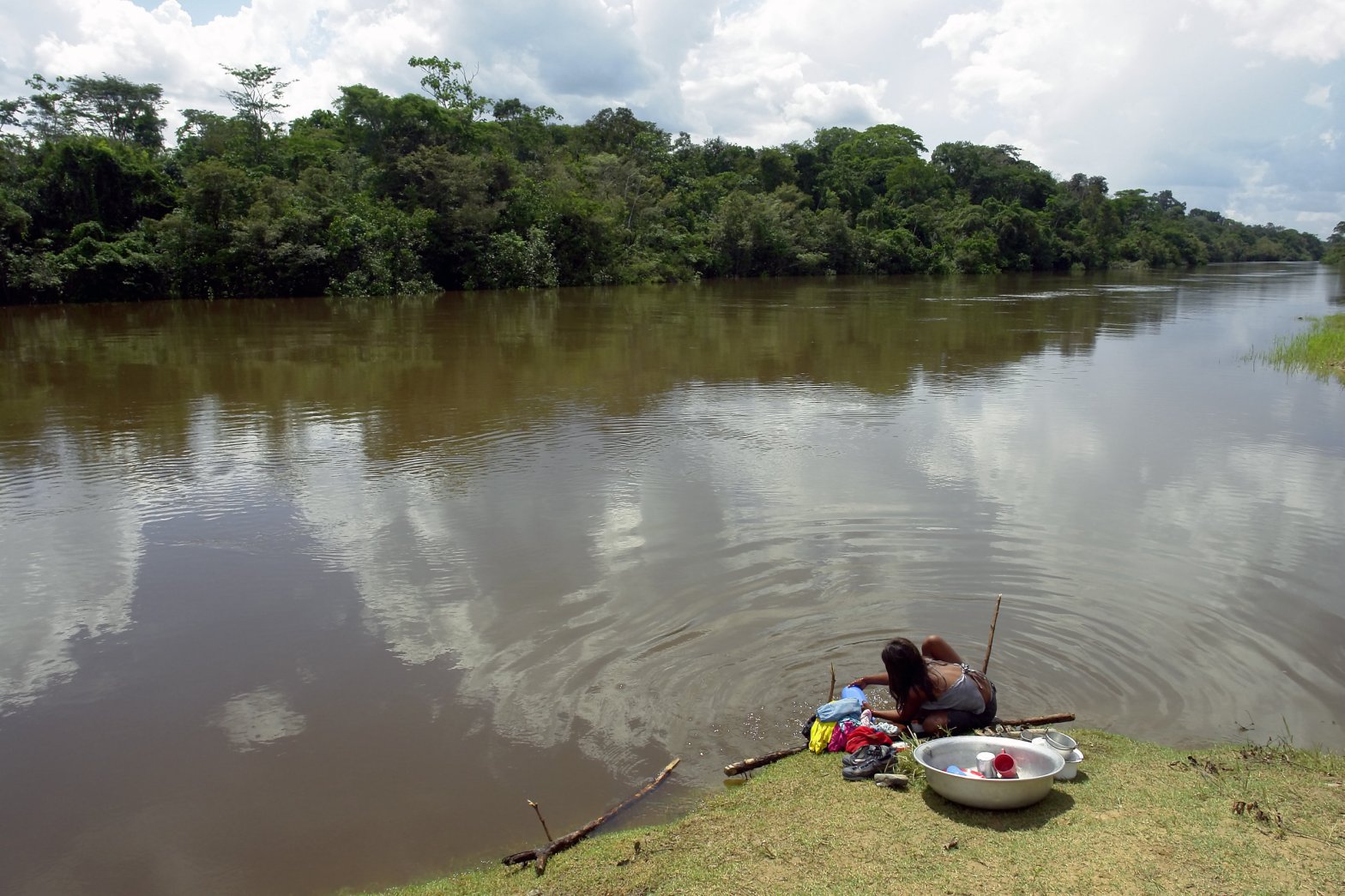 Paraguay violó el derecho de los pueblos indígenas al no prevenir la contaminación ambiental de sus tierras