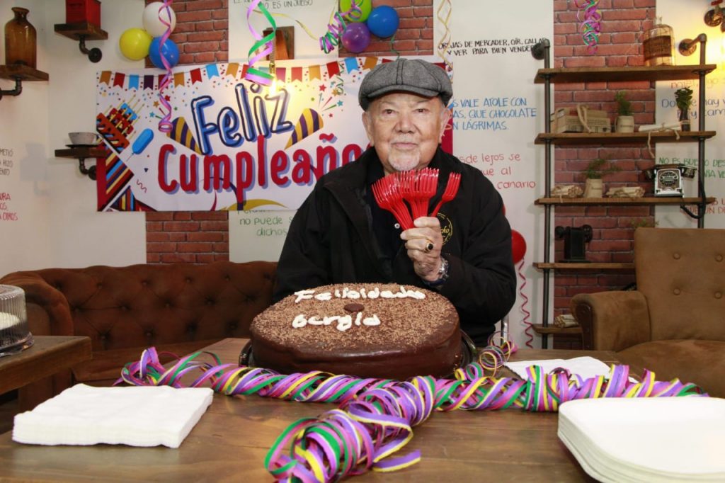 En “Como dice el dicho” celebraron el cumpleaños a Sergio Corona