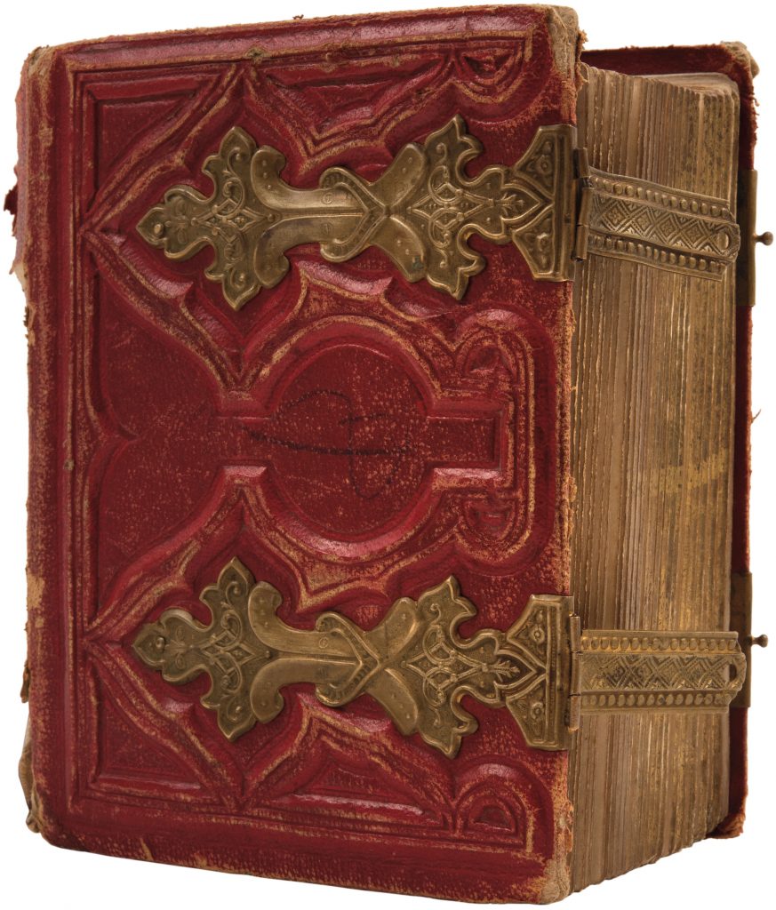 Encuentran en París álbum inédito que contiene fotos de Maximiliano y Carlota