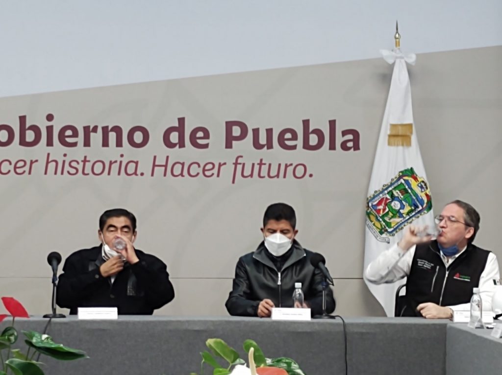 Video desde Puebla: Se evacuó a dos mil personas en la zona de Xochimehuacán para evitar una desgracia mayor